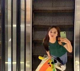 大学生爆料女朋友视频,大学生意外曝光女友私密视频，引发网友热议