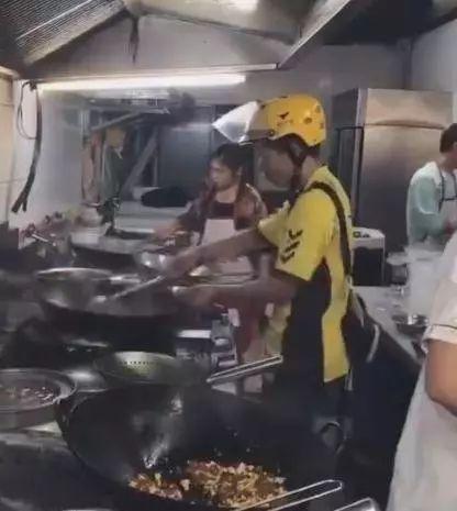 爆料送餐的小哥是谁啊视频,爆料送餐小哥身份大揭秘！